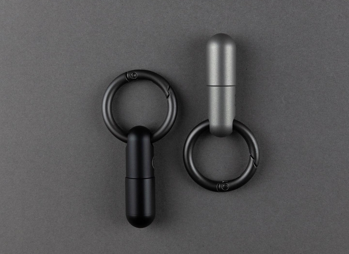 Microblade Pill XL in black and natural titanium