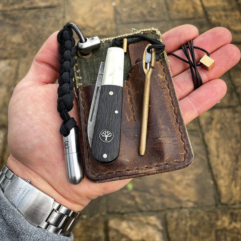 EDC collection with a NeedlePen and Microblade Pill, photo by wat_gear